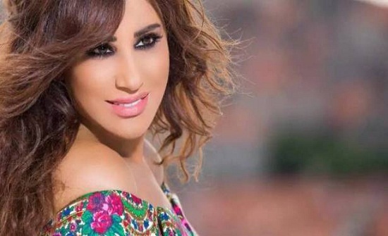 نجوى كرم بفستان أحمر في حفل زفاف ابن شقيقها نجوى كرم بفستان أحمر في حفل زفاف ابن شقيقها