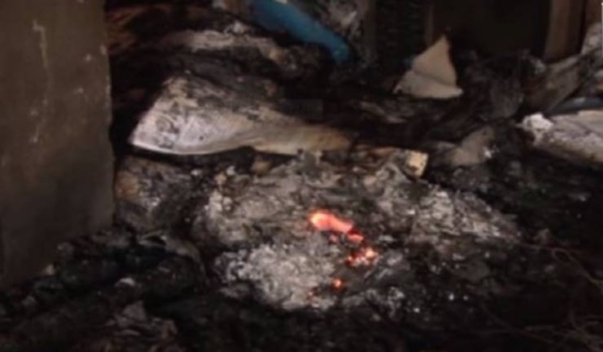 فيديو| طلاب يحتجون على منع "البناطيل الضيقة" بإحراق المدرسة