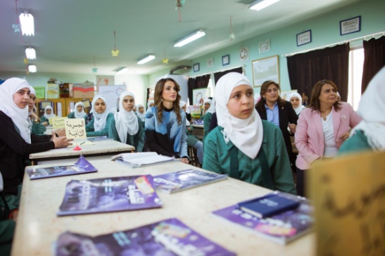 الملكة تزور مدرسة الشفاء بنت عوف الثانوية بعمان الملكة تزور مدرسة الشفاء بنت عوف الثانوية بعمان