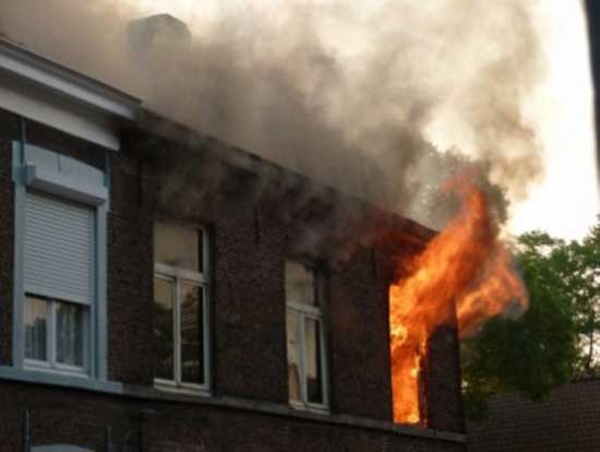 تفحم خمسيني واصابة آخر في احتراق منزل بالزرقاء