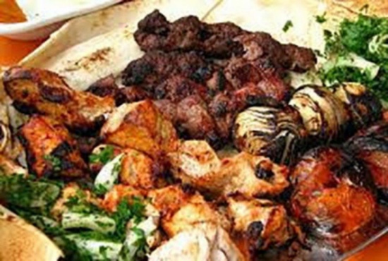 عامل مطعم مريض بـ”السالمونيلا” يصيب 3 أشخاص من عائلة واحدة