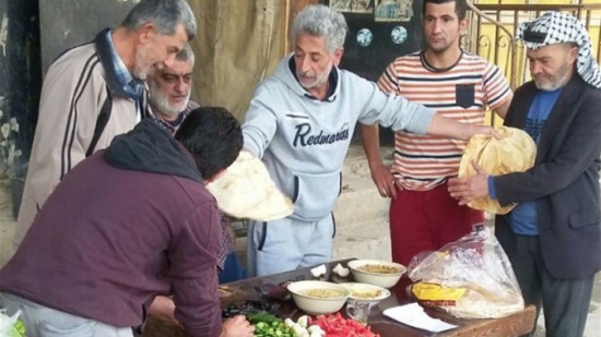 فطور لابناء مخيم عين الحلوة بعد تثبيت وقف اطلاق النار