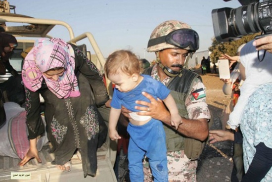 أكثر من 8 الاف لاجئ سوري دخلوا الاردن خلال "5" أيام أكثر من 8 الاف لاجئ سوري دخلوا الاردن خلال "5" أيام