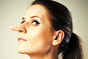 كاتب بريطاني يحذر: ستُصاب بالجنون إذا لم تكذب