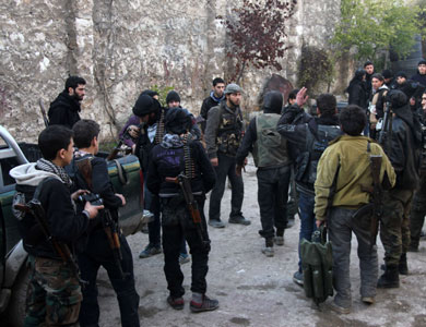 جماعة معارضة تعلن إسقاط مروحية عسكرية للجيش السوري قرب مطار دمشق