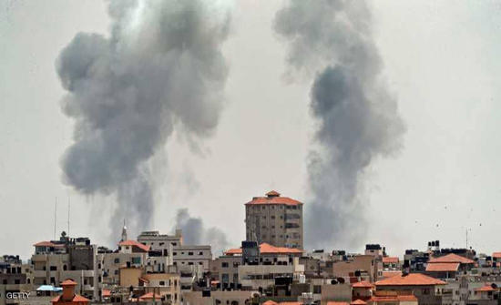 غارات إسرائيلية على غزة وحماس ترد بالقذائف