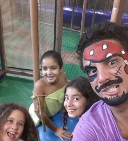 مشاهير تخلّوا عن أولادهم لأنهم "غير شرعيين"!