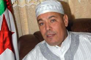 منشد جزائري يقنع 45 طالبة جامعية بارتداء الحجاب