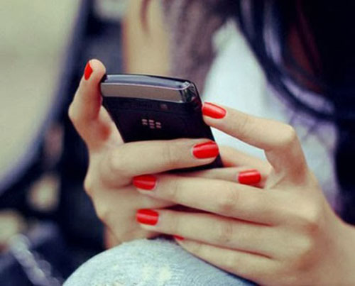 زواج الواتس أب الوهمي يُعيد زوجة غاضبة إلى بيتها