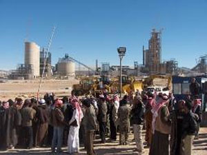  400 موظف في شركة الابيض ينهون اعتصامهم بعد تلبية مطالبهم 