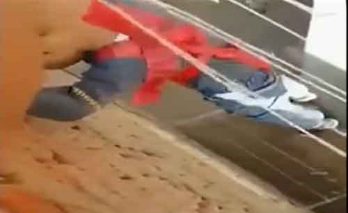 بالفيديو.. أب مصري يلقي بنجله صاحب الـ3 سنوات من أعلى سطح عقار لفتح باب الشقة