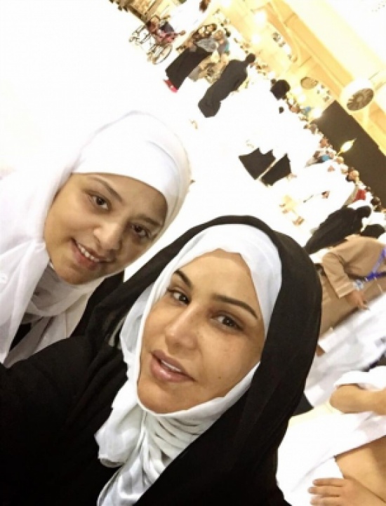 "أحلام" تنشر صورا بصحبة زوجها فى العمرة