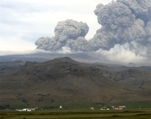 سحابة بركان آيسلندة تشل مطارات أوروبا