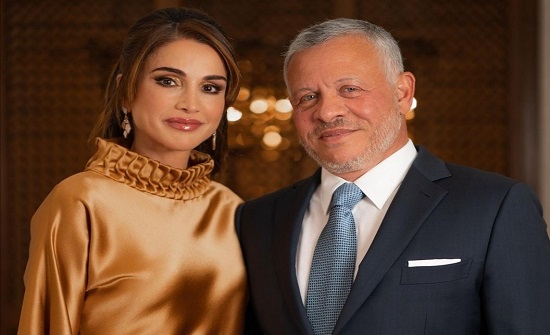 الملك والملكة يكرمان أمهات الشهداء