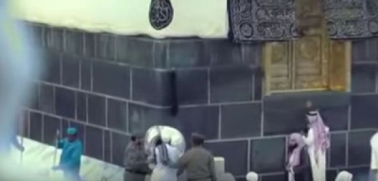 فيديو: رجال أمن الحرم يحققون أمنية العمر لـ معمر آسيوي فيديو: رجال أمن الحرم يحققون أمنية العمر لـ معمر آسيوي