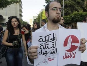 حقوقيون: 1100 قتيل و10 آلاف معتقل منذ بداية الاحتجاجات في سوريا