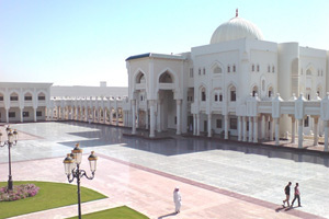 فلسطينية كفيفة تهزم السرطان وتتفوق على زملائها بالجامعة