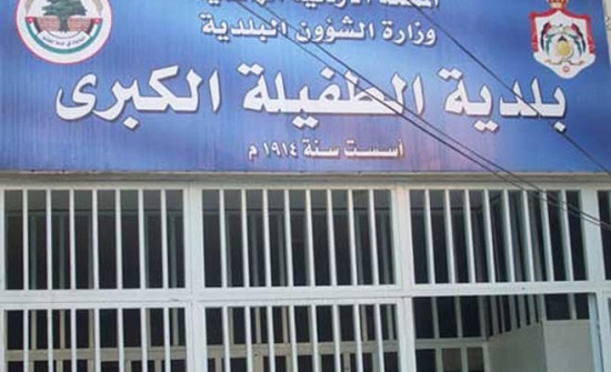 بلدية الطفيلة تباشر بتأهيل طرق فرعية في المدينة