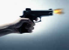 سعودي يعتدي بالضرب على طليقته ويقتل ابنها أمامها