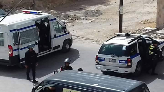 الرصيفة: إحراق منزل مطلق النار في حي الرشيد والأمن يجلي عائلة المتهم بحي الحسين (صور) الرصيفة: إحراق منزل مطلق النار في حي الرشيد والأمن يجلي عائلة المتهم بحي الحسين (صور)