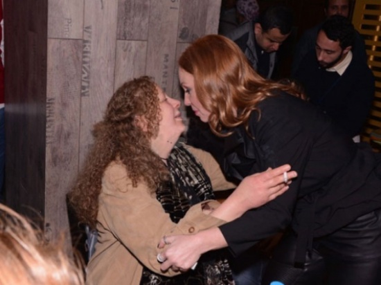 سيجارة سمية الألفي تلفت الانتباه