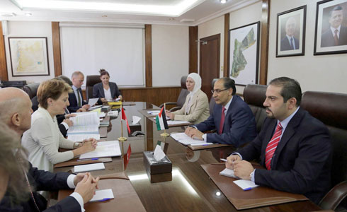 وزير التخطيط يستقبل رئيس الدائرة الفدرالية السويسرية