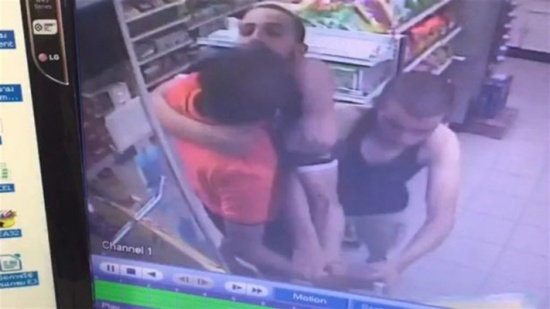 مراهق طعن صديقه بالسكين... بسبب الوجبات الخفيفة!