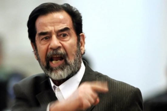بالصور ..  عمان :  عراقي يعرض ساعة صدام حسين للبيع