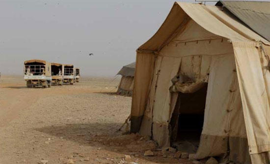 شاحنات إغاثة تابعة للأمم المتحدة تصل مخيم الركبان للاجئين في سوريا