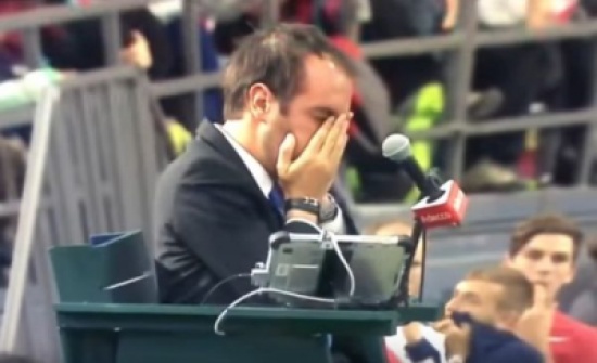 شاهد: لاعب تنس يضع كامل غضبه للخسارة في عين الحكم
