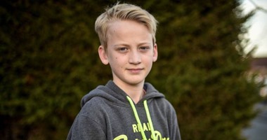 طفل يعثر على "آي فون" فيعيده لصاحبته مع رسالة تثبت أن "الدنيا لسه بخير"