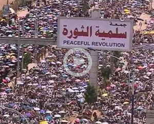 انفجارات بصنعاء وتمسك بسلمية الثورة 