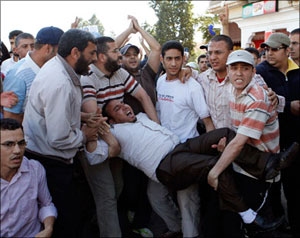 الشرطة تفرق محتجين بالرباط    