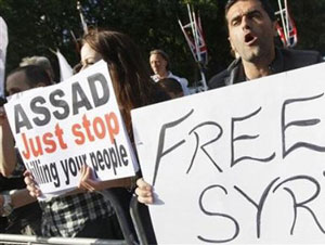 جرحى في إطلاق نار للأمن السوري والدبابات تحاصر بلدات في حمص وحماة