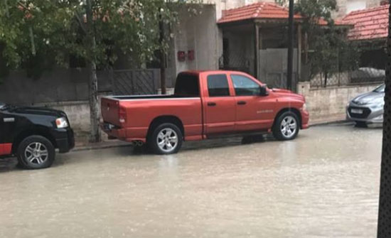 الأمطار داهمت (128) منزل .. وتأمين (89) شخص حاصرتهم المياه الأمطار داهمت (128) منزل .. وتأمين (89) شخص حاصرتهم المياه