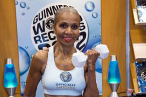 سبعينية أمريكية تدخل "جينيس" كأكبر بطلة لكمال الأجسام