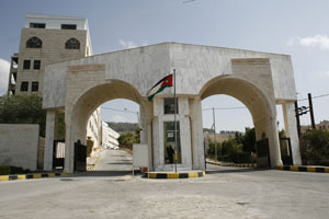 تحديد دوام الإداريين في جامعة جرش خلال الفصل الصيفي