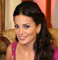 دومينيك حوراني تنصح السيدات بـ مؤخرة السيلكون