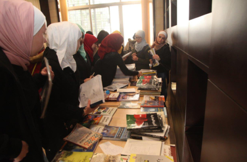 مكتبة جامعة البترا تطلق حملة تدوير الكتب الفصلية بـ500 كتاب مجاني