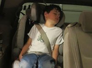 لص يعيد سيارة بعدما وجد طفلين داخلها