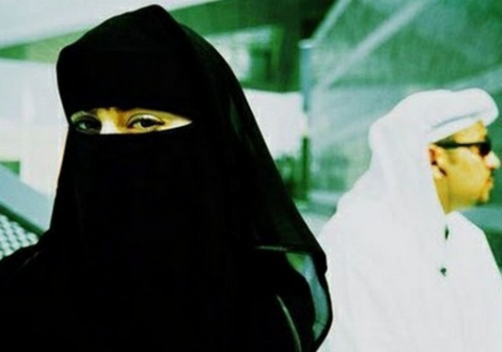 سيدة سعودية تخلع زوجها بعد خمس سنوات والسبب! سيدة سعودية تخلع زوجها بعد خمس سنوات والسبب!
