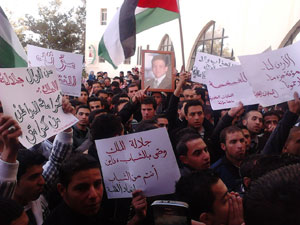 3 اعتصامات مختلفة احتجاجا على تدني الروات في الكرك 