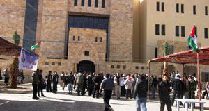 استمرار اعتصام موظفي جمارك المنطقة الاقتصادية للاسبوع الثالث على التوالي