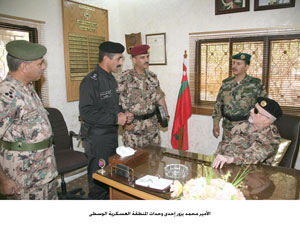 الأمير محمد يزور إحدى وحدات المنطقة العسكرية الوسطى 