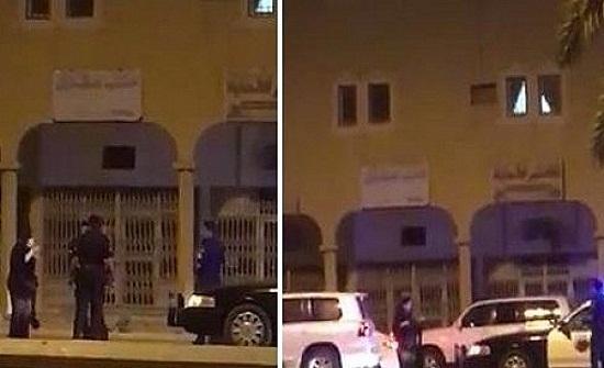 شاهد| يحدث في السعودية.. فتاة تحمل ساطوراً وتغلق طريقاً عاماً .. ماذا فعلت الشرطة معها؟! شاهد| يحدث في السعودية.. فتاة تحمل ساطوراً وتغلق طريقاً عاماً .. ماذا فعلت الشرطة معها؟!