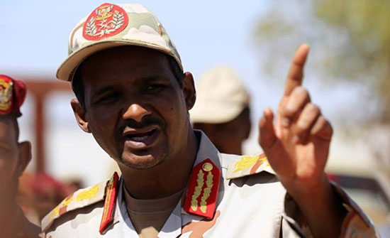 تهديدات "حميدتي" للمعتصمين.. ضغط أم رغبة بفض الاعتصام؟