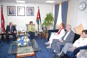 الجامعة الهاشمية تبحث علاقات التعاون مع الوكالة الإسبانية لضمان الجودة وجامعة برشلونة