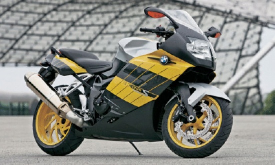 شاهد راكبا دراجة نارية يتعرضان لحادث خطير