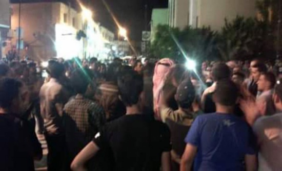 بالفيديو : مسيرة ليلية في محافظة مادبا تطالب بالإفراج عن موقوفي ذيبان