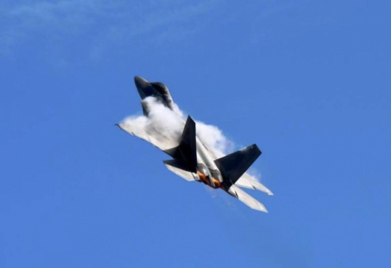 الجيش السوري الحر يسقط طائرة حربية للنظام جنوب البلاد